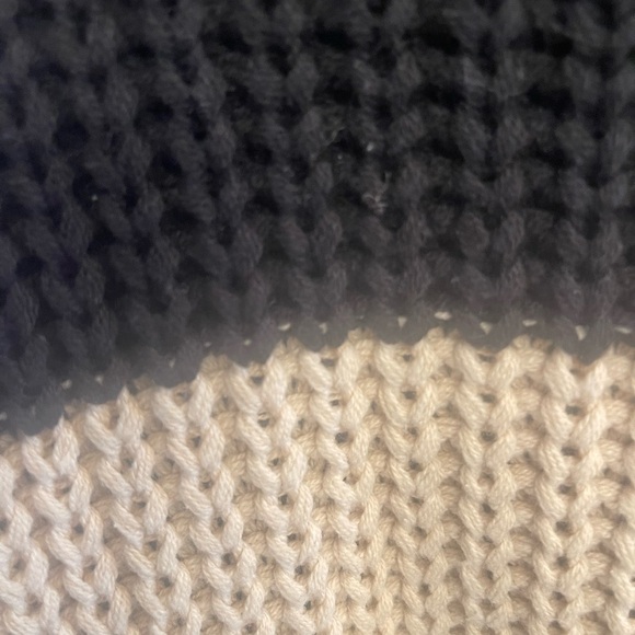 CHUNKY KNIT 2 tone sweater . Black and tan! VERY VERSATILE!! Great quality! M/L - Picture 4 of 8